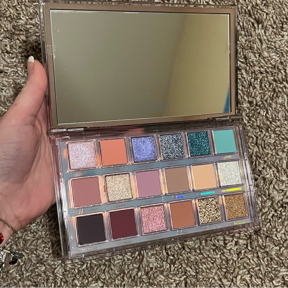 Huda Beauty Mercury Retrograde eyeshadow palette